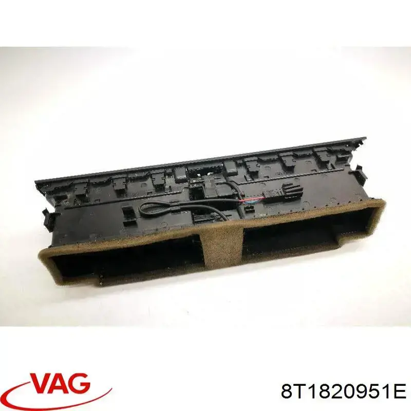 Купити 8T1820951E VAG Решітка вентиляції салону на "торпедо"