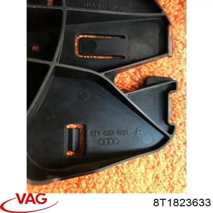 Кронштейн ручки відкривання капота VAG 8T1823633 ціна, від 9.84 USD