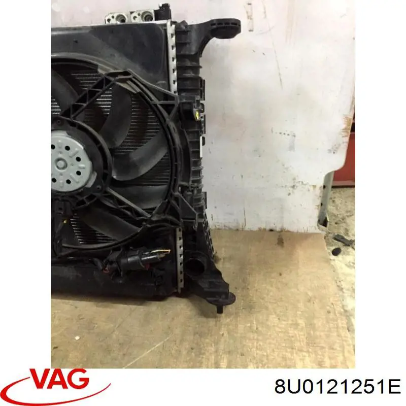 Купити 8U0121251D VAG Радіатор двигуна
