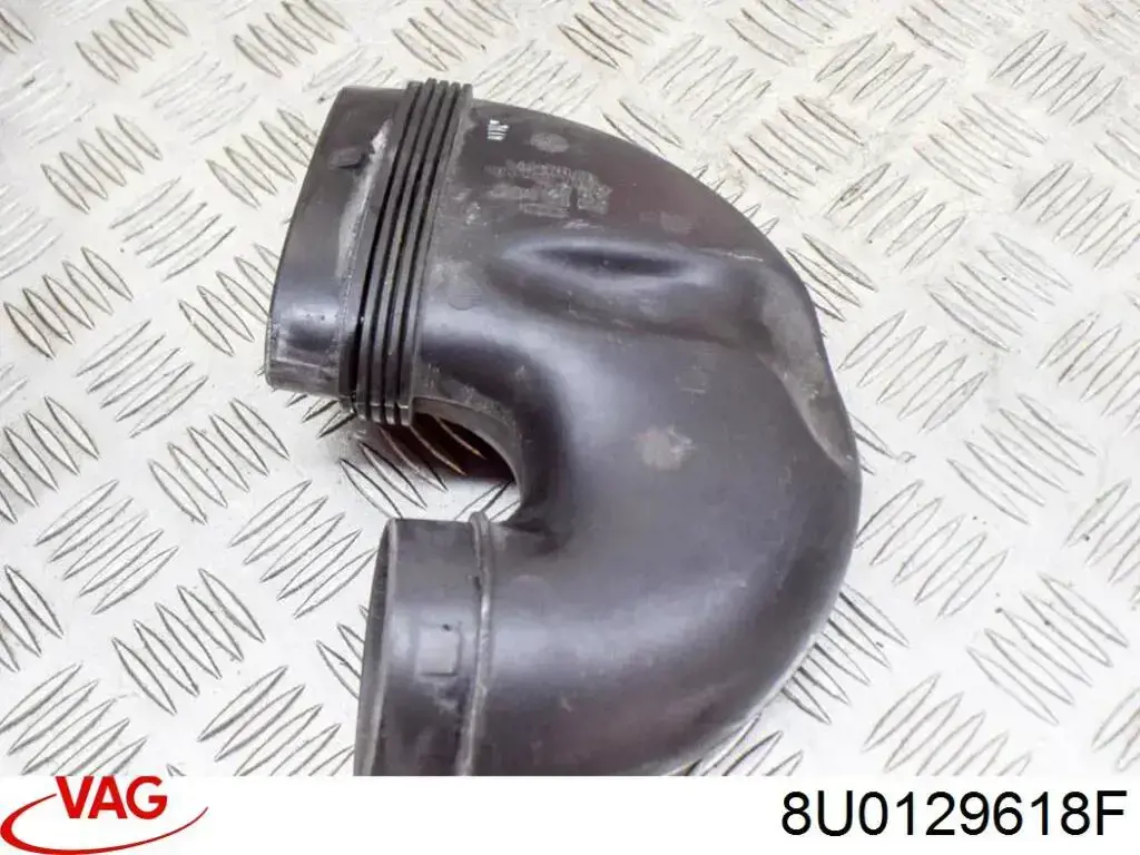 8U0129618F VAG Патрубок повітряний, вхід повітряного фільтра