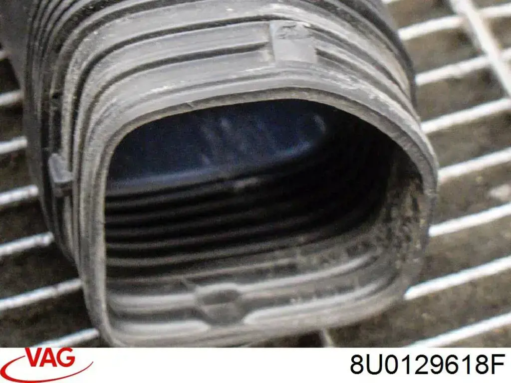 Купити 8U0129618F VAG Патрубок повітряний, вхід повітряного фільтра