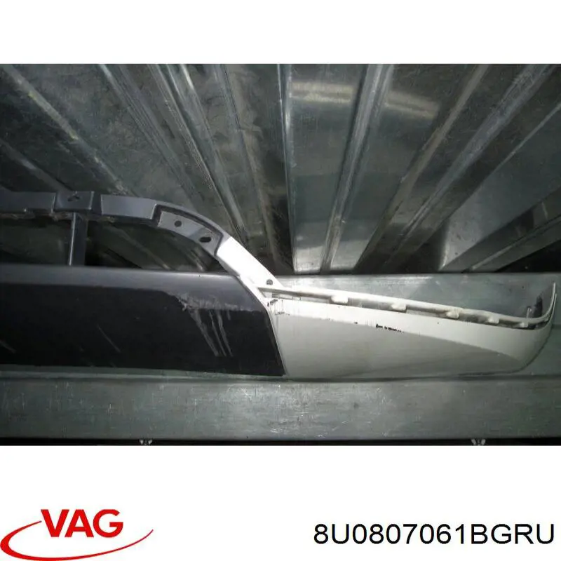 Купити 8U0807061B VAG Нижня накладка на передній бампер