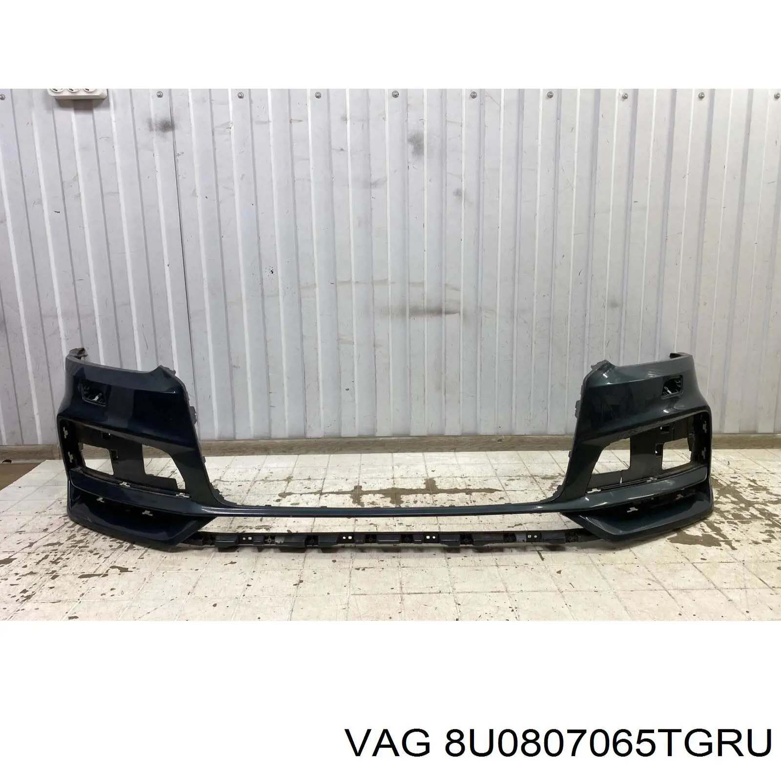8U0807065TGRU VAG Бампер передній в зборі