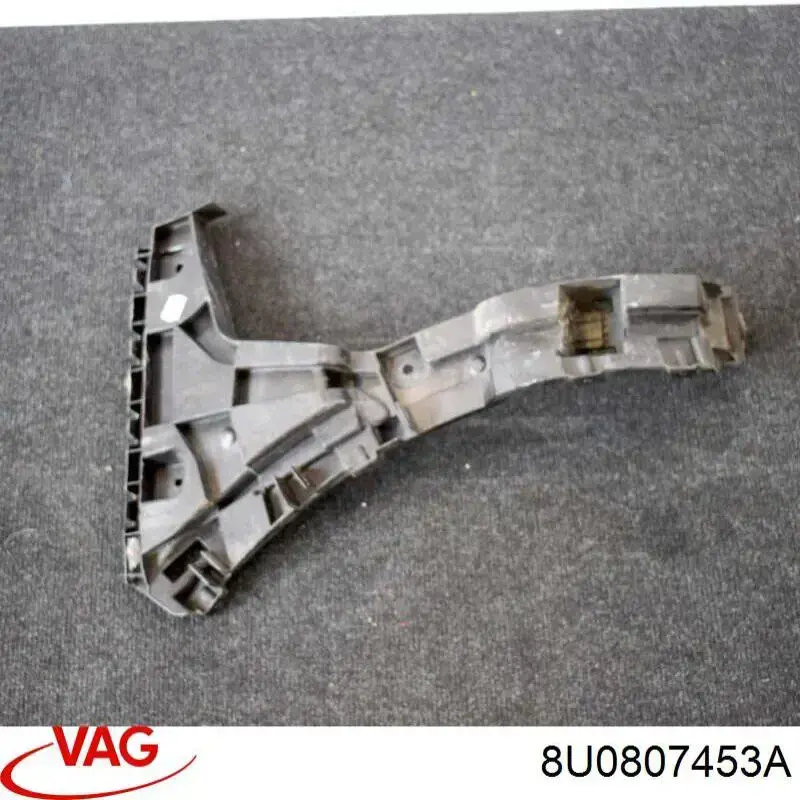 Купити 8U0807453 VAG Направляюча заднього бампера, ліва