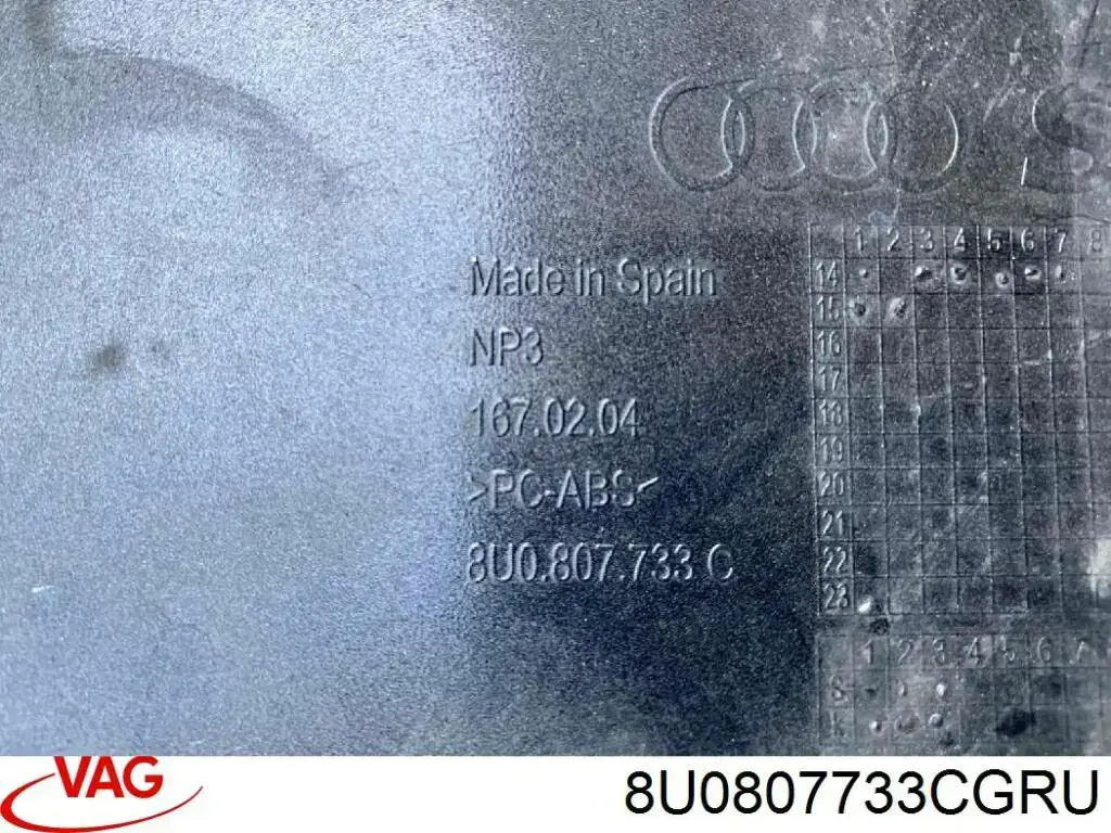 8U0807733CGRU VAG Обвіс бампера