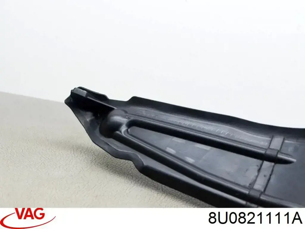 Ущільнювач крила 8U0821111A VAG