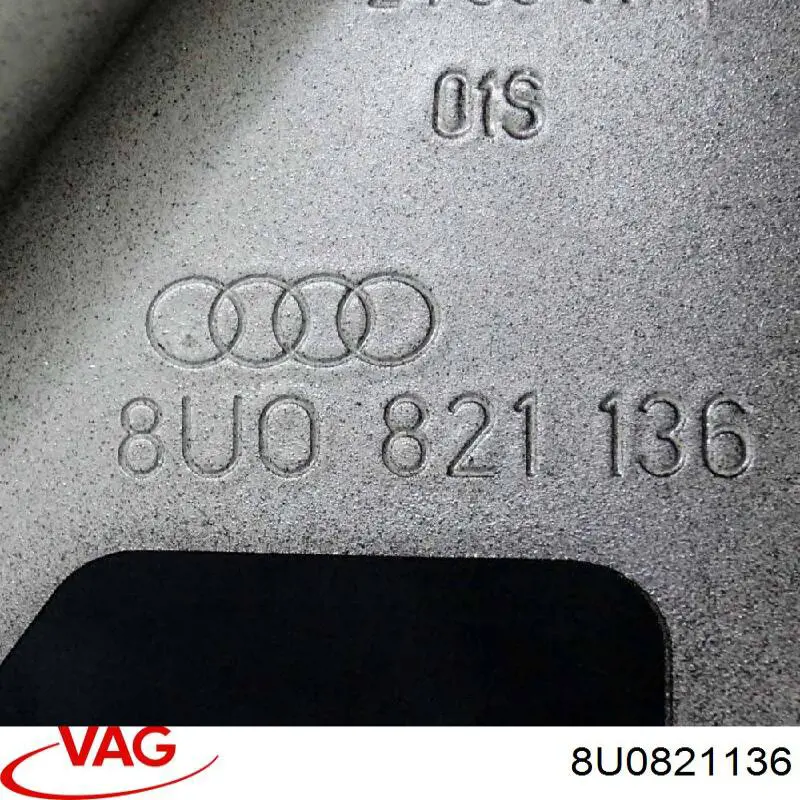 Кронштейн кріплення крила переднього правого, передній 8U0821136 VAG