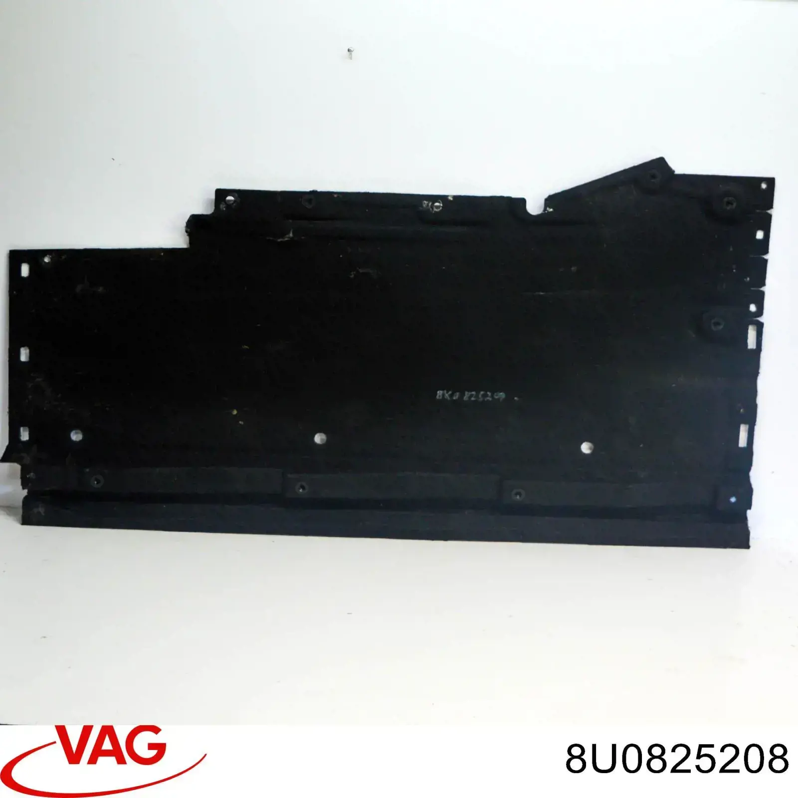 8U0825208 VAG Захист днища, правий