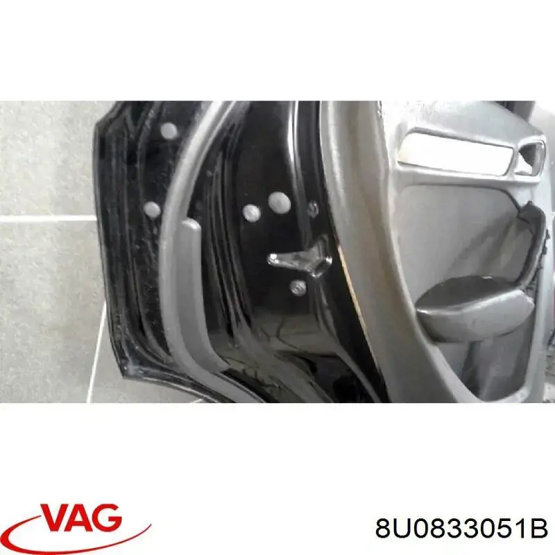 Купити 8U0833051B VAG Двері задні, ліві