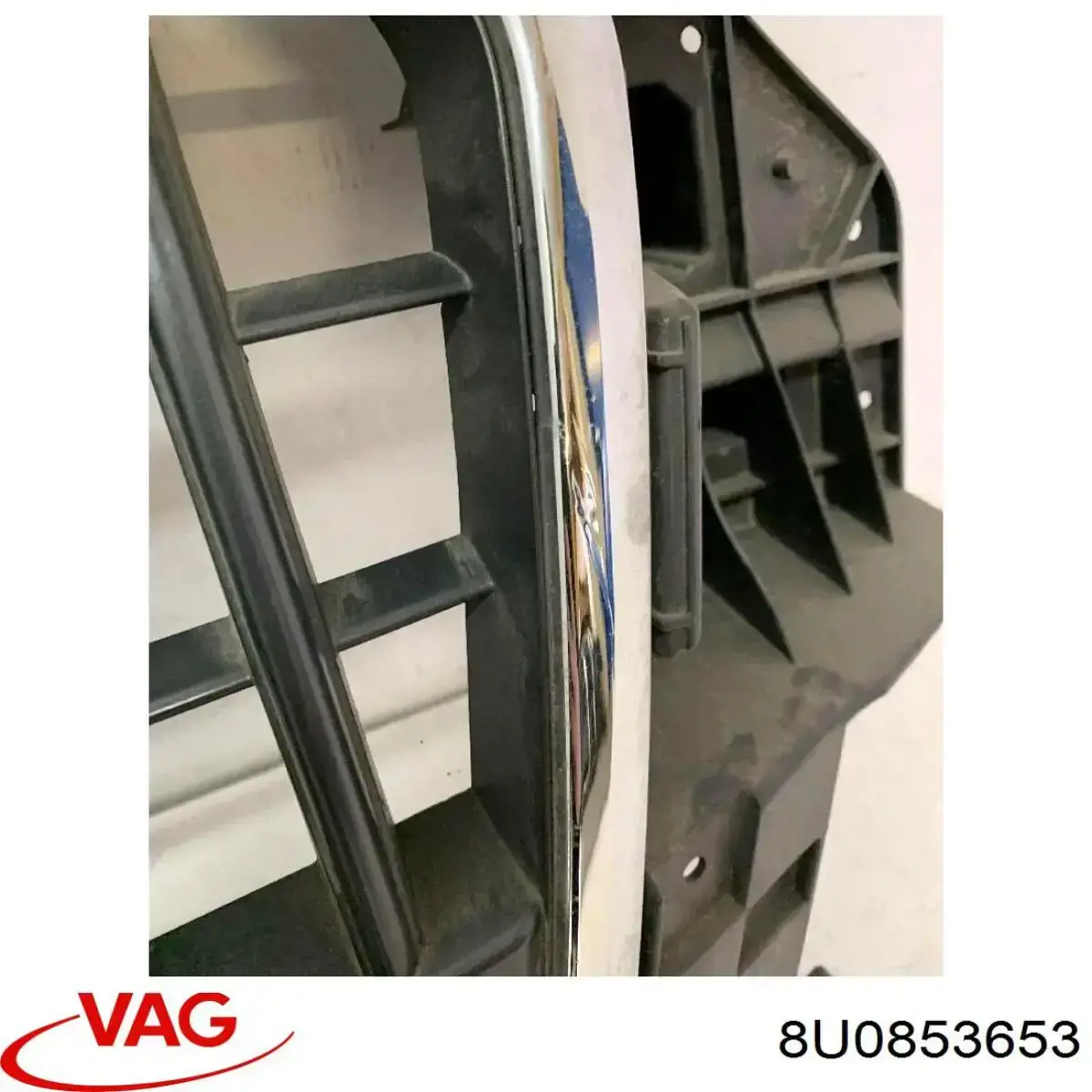 Решітка радіатора 8U0853653 VAG