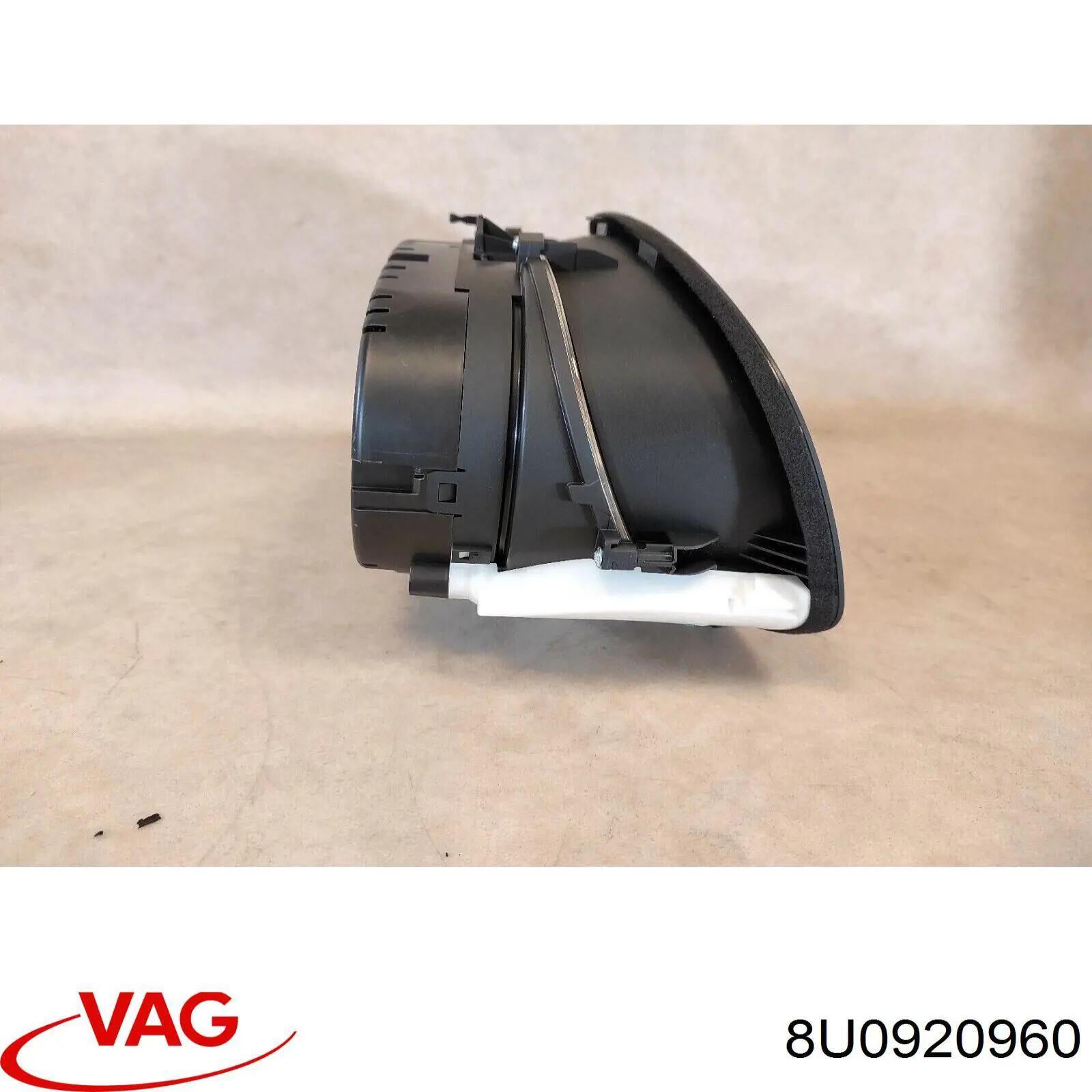 8U0920960 VAG Щиток приладів додатковий