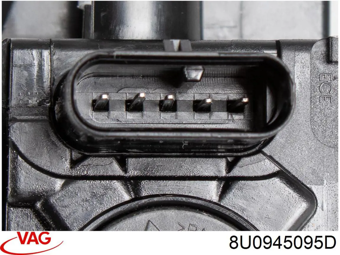 Купити 8U0945095D VAG Ліхтар заднього бампера, лівий
