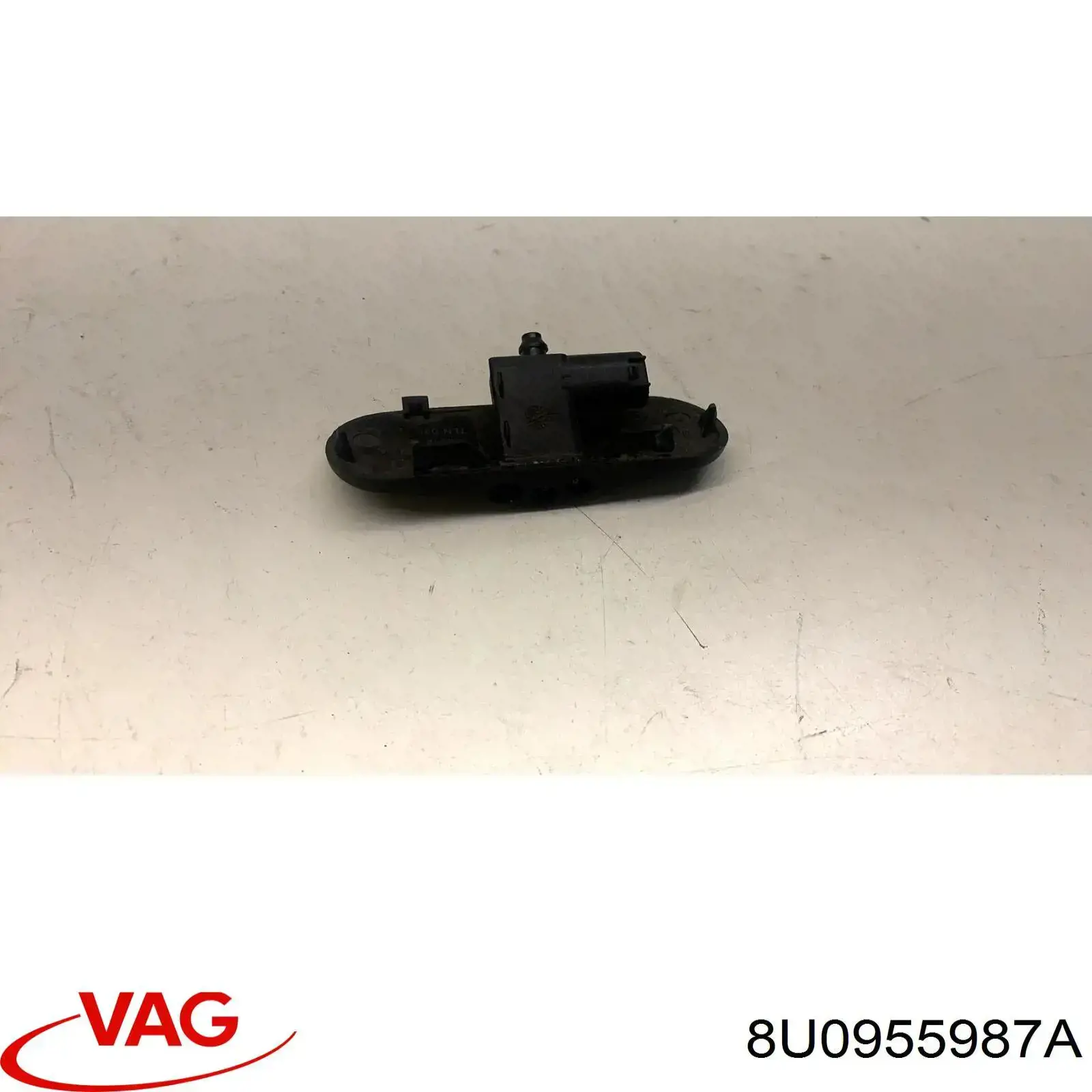 Форсунка омивача скла лобового, ліва VAG 8U0955987A
