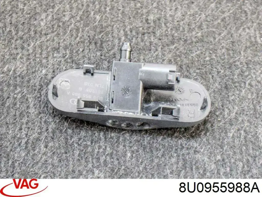 Купити 8U0955988A VAG Форсунка омивача скла лобового, права
