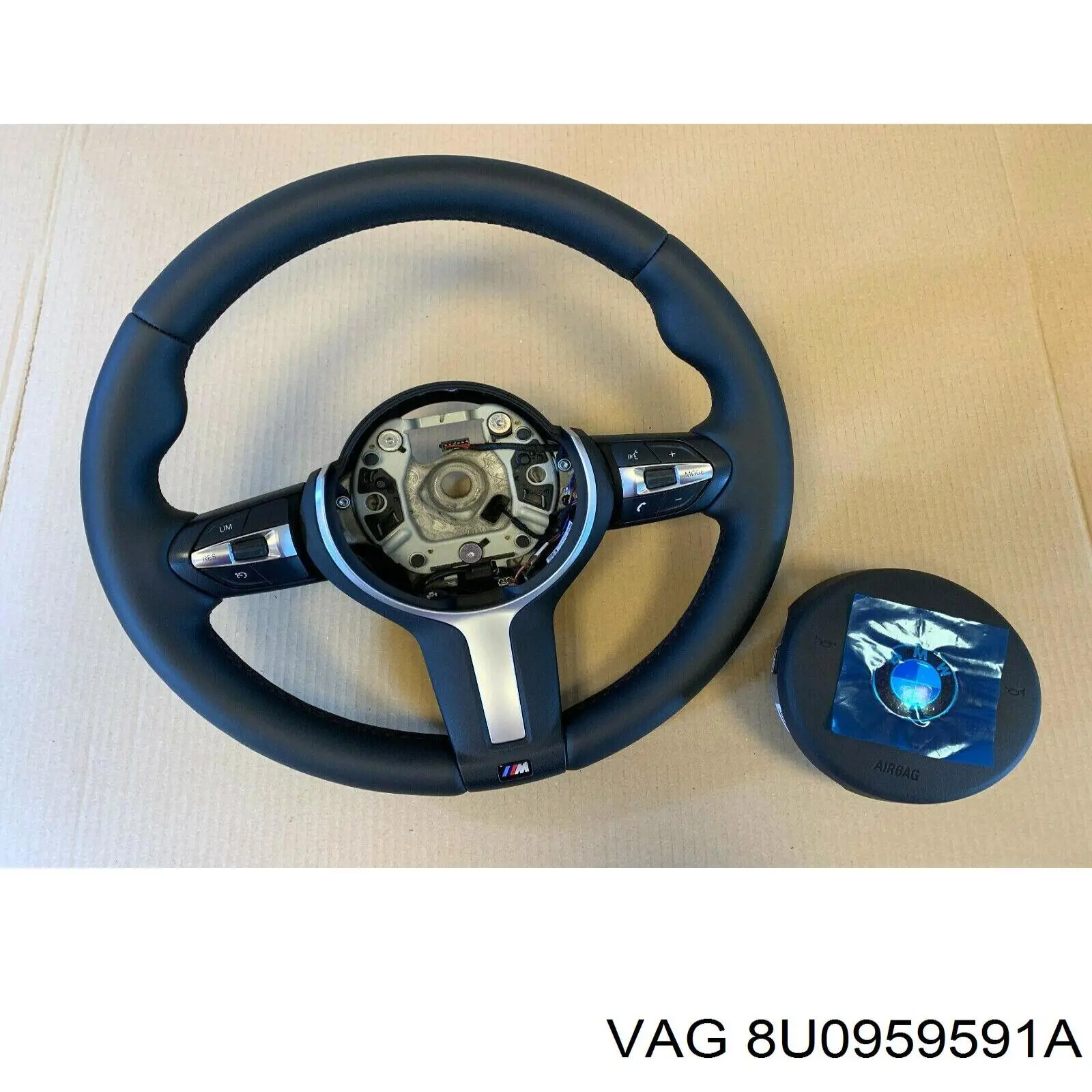 Купити 8U0959591A VAG Двигун приводу люка