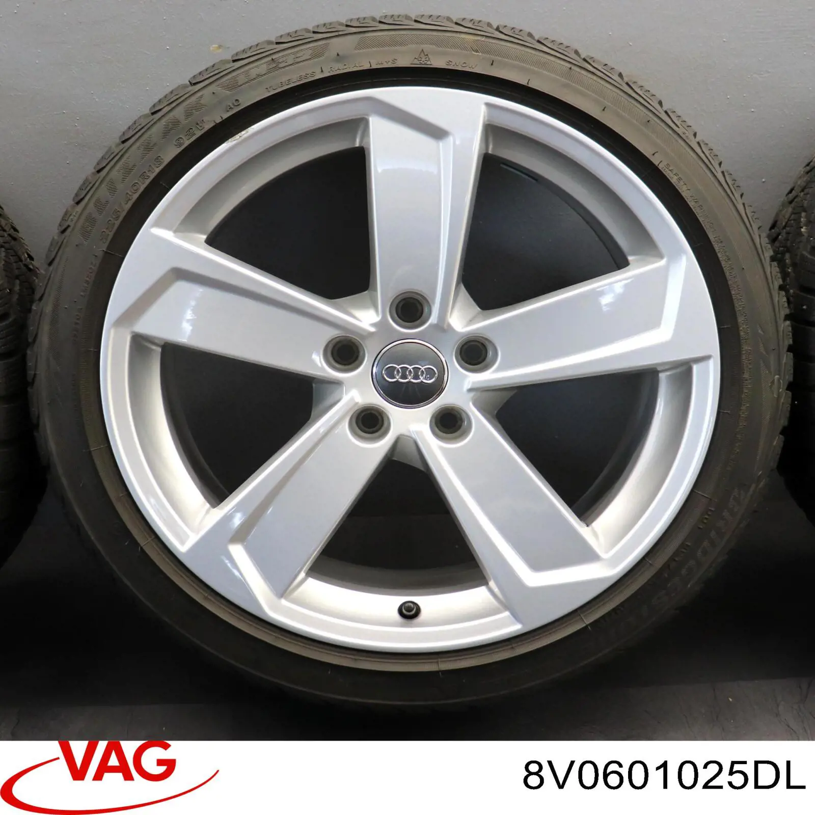 Диски литі (легкосплавні, титанові) VAG 8V0601025DL