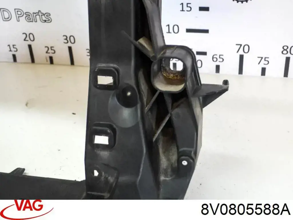 Рамка радіатора 8V0805588A VAG