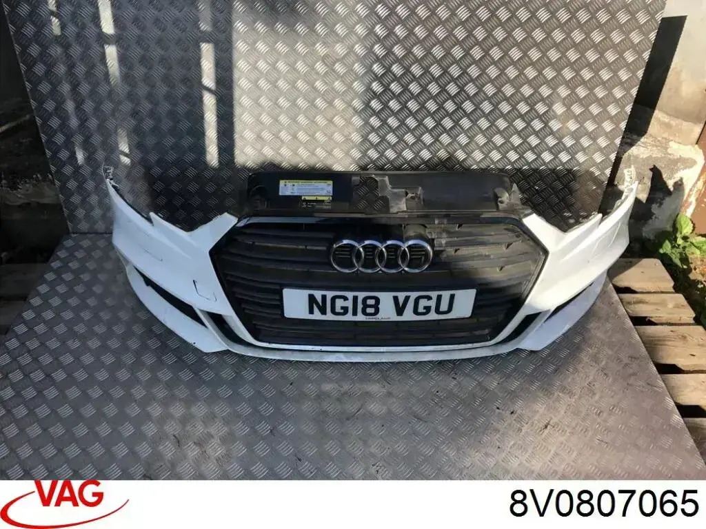 8V0807065 VAG Бампер передній в зборі