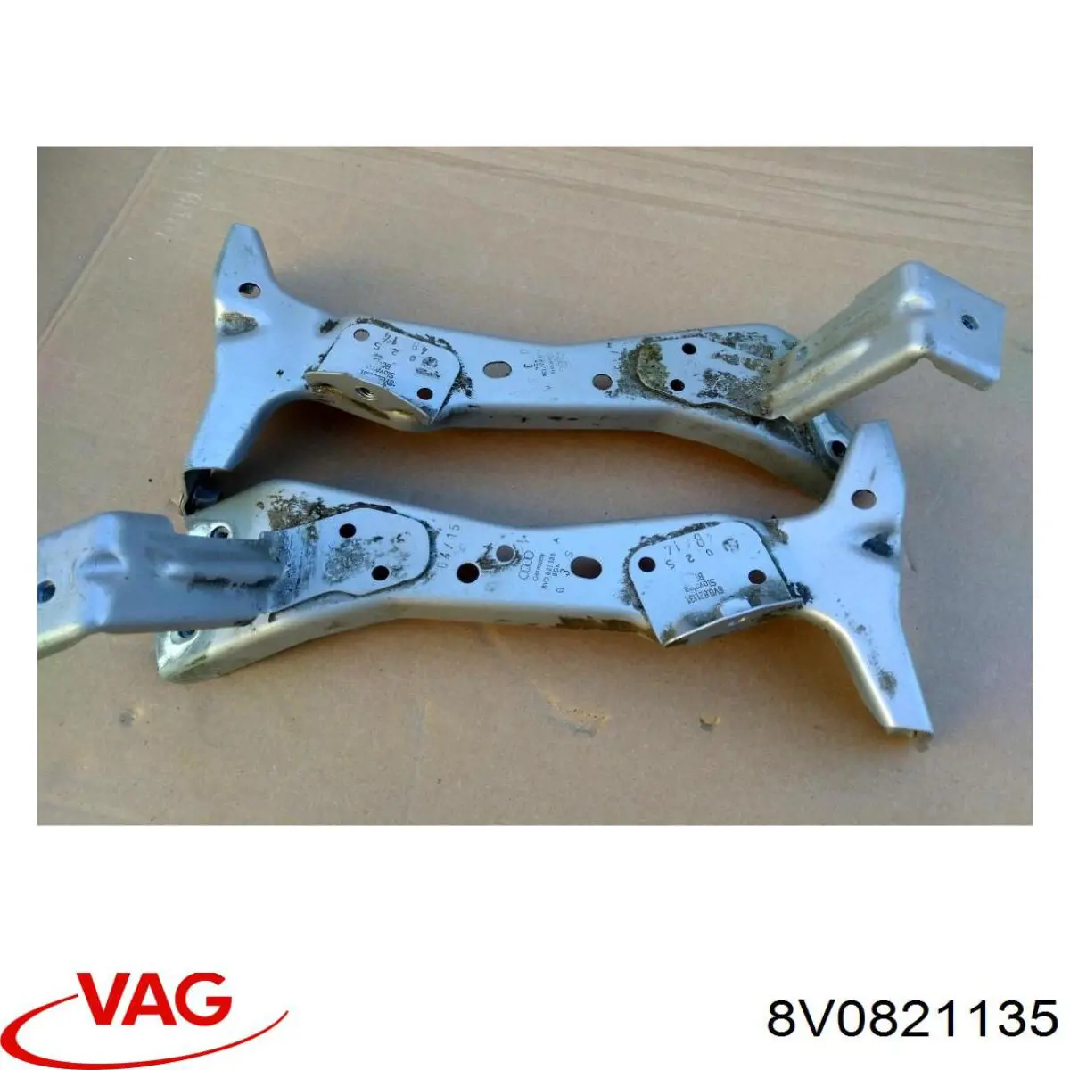 Кронштейн кріплення крила переднього лівого, передній VAG 8V0821135 ціна, від 38.61 USD