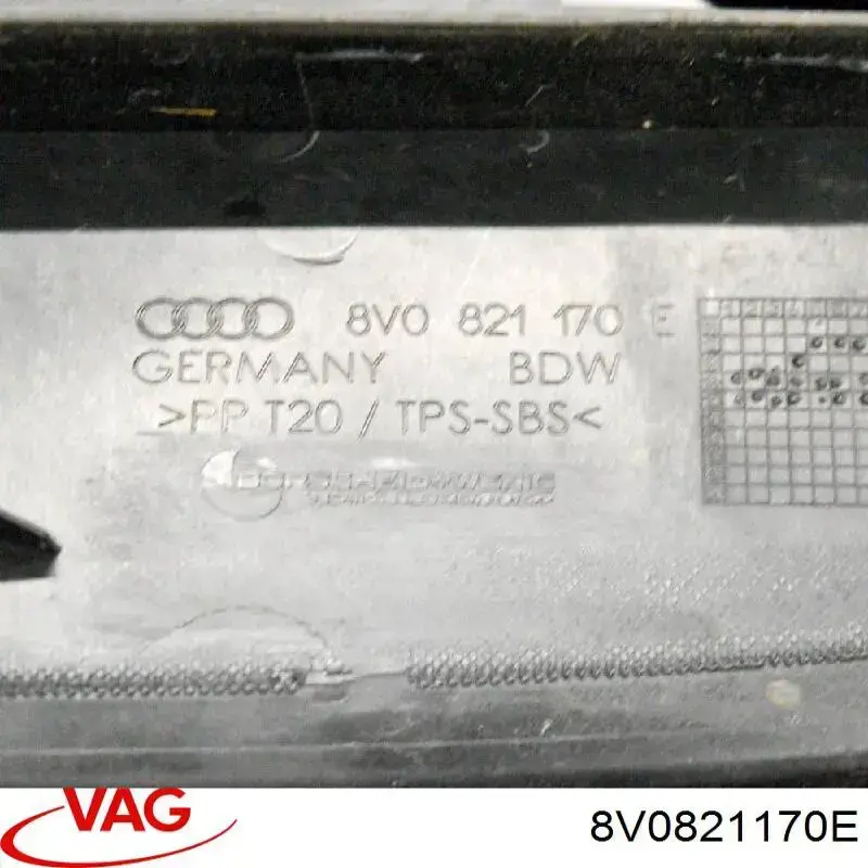 Купити 8V0821170E VAG Заглушка жабо збоку