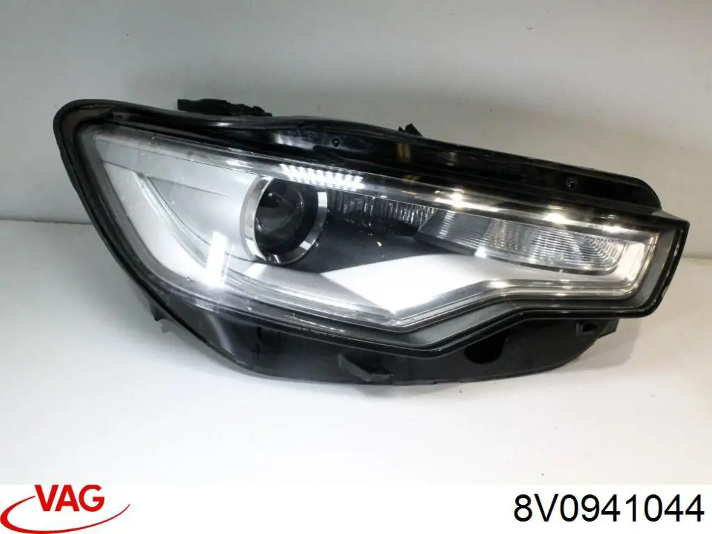 Купити 8V0941044 VAG Права блок фара