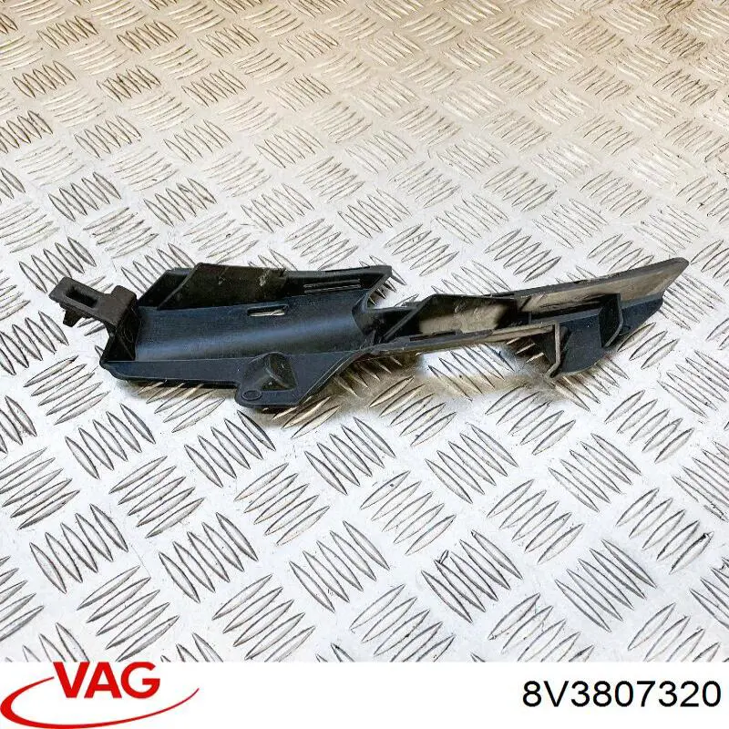 PAD44130R Signeda Праве кріплення переднього бампера