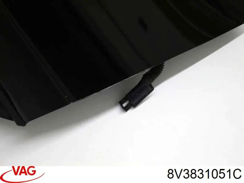 Двері передні ліві 8V3831051C VAG