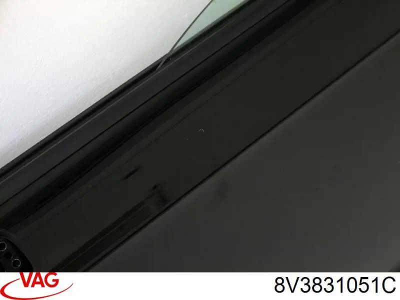 Водійські двері VAG 8V3831051C