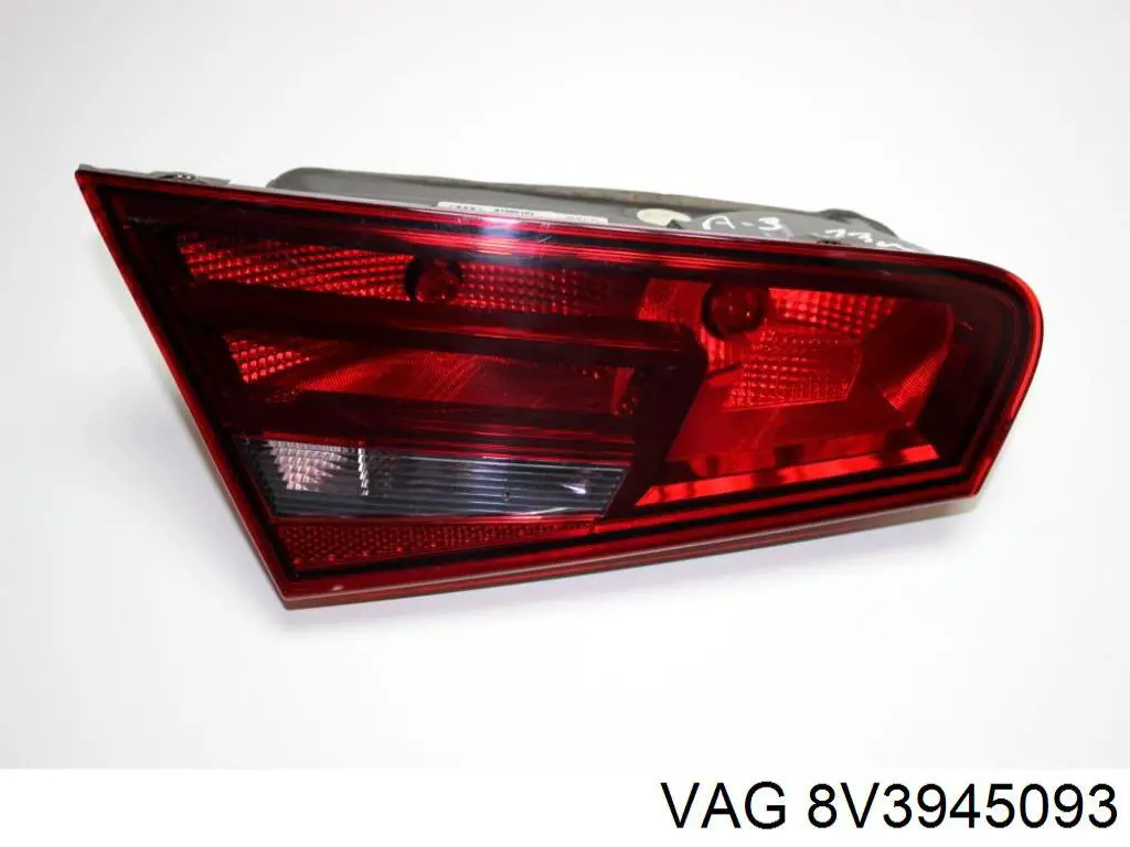 Стоп задній VAG 8V3945093 ціна, від 78.86 USD