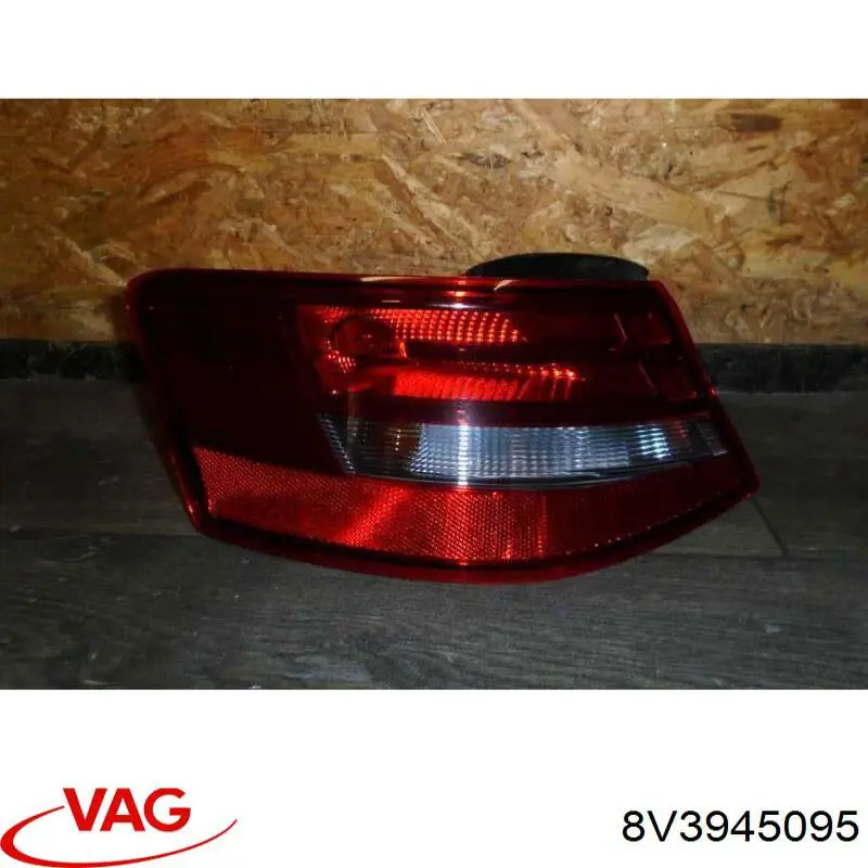 Задня ліва зовнішня фара VAG 8V3945095 ціна, від 75.80 USD