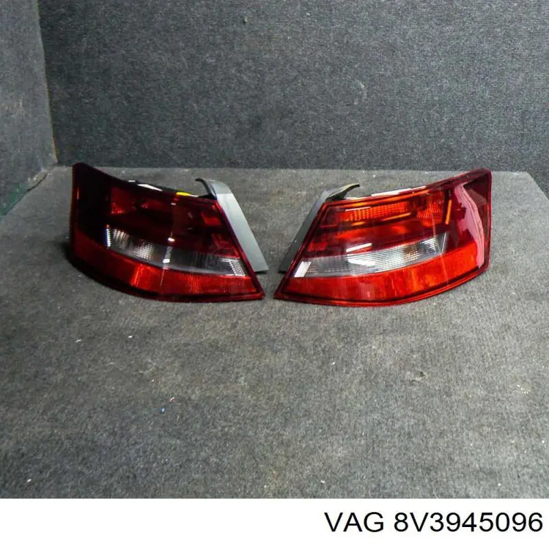 Ліхтар задній правий, зовнішній VAG 8V3945096 ціна, від 75.89 USD