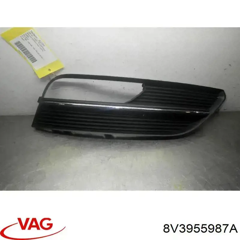 Форсунка омивача скла лобового, ліва VAG 8V3955987A