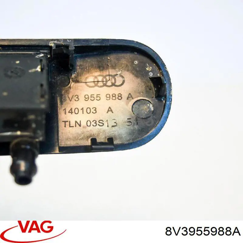 8V3955988A VAG Форсунка омивача скла лобового, права