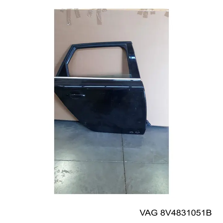Купити 8V4831051B VAG Двері кабіни
