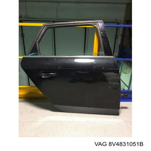 Водійські двері VAG 8V4831051B