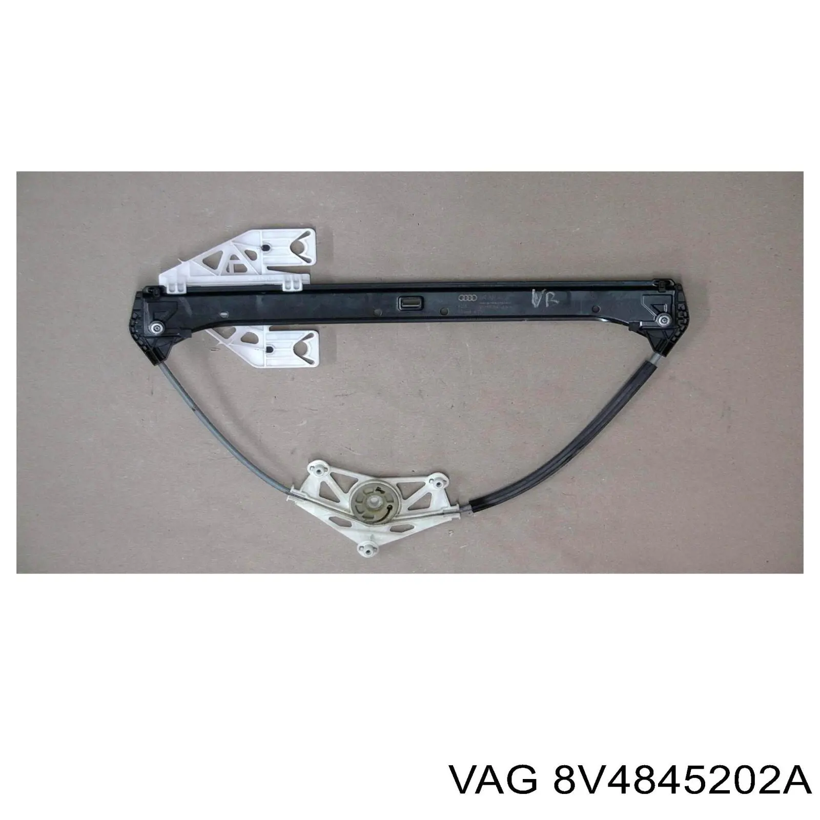 Скло передньої правої двері VAG 8V4845202A ціна, від 15.46 USD