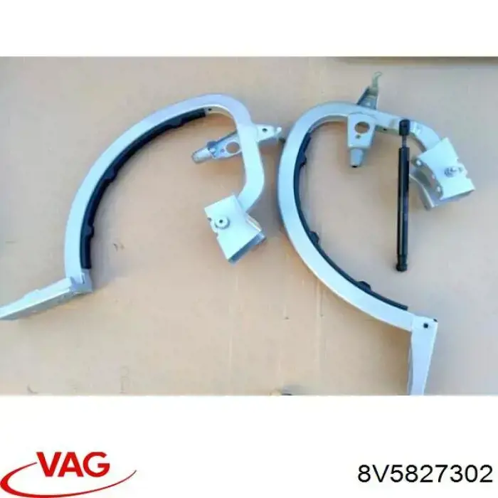 Петля кришки багажника 8V5827302 VAG
