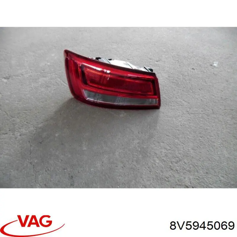 Задня ліва зовнішня фара VAG 8V5945069 ціна, від 149.55 USD