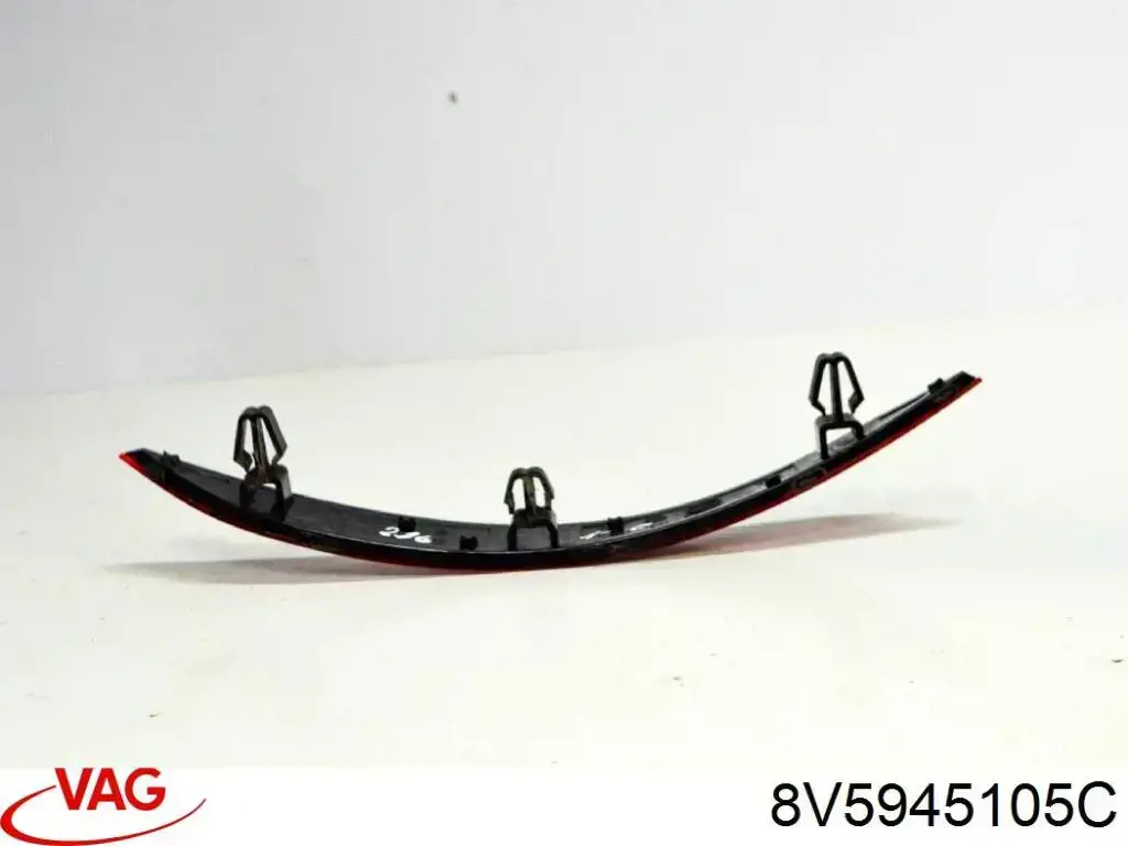 Лівий катафот заднього бампера VAG 8V5945105C ціна, від 12.59 USD