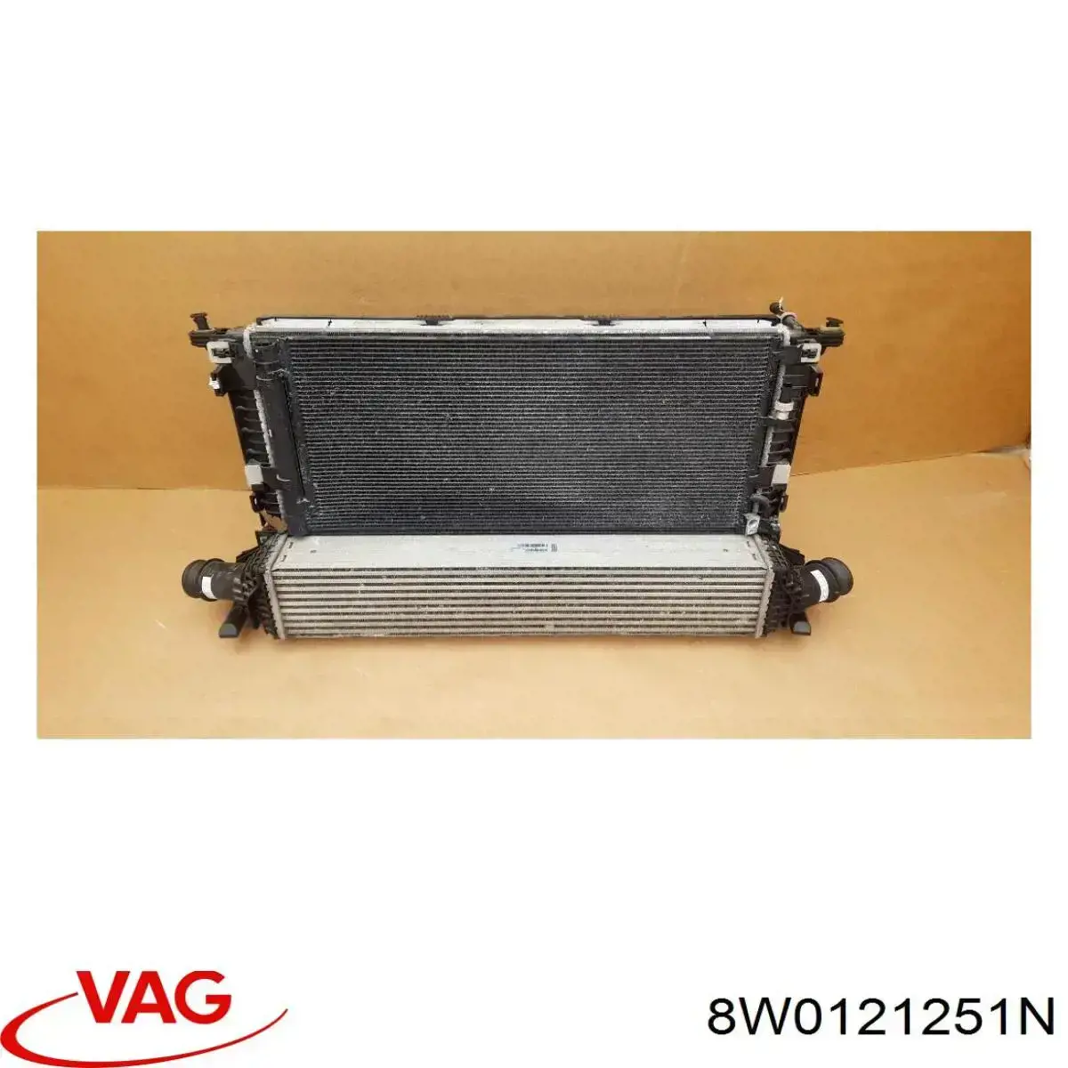 Радіатор основний VAG 8W0121251N ціна, від 116.06 USD
