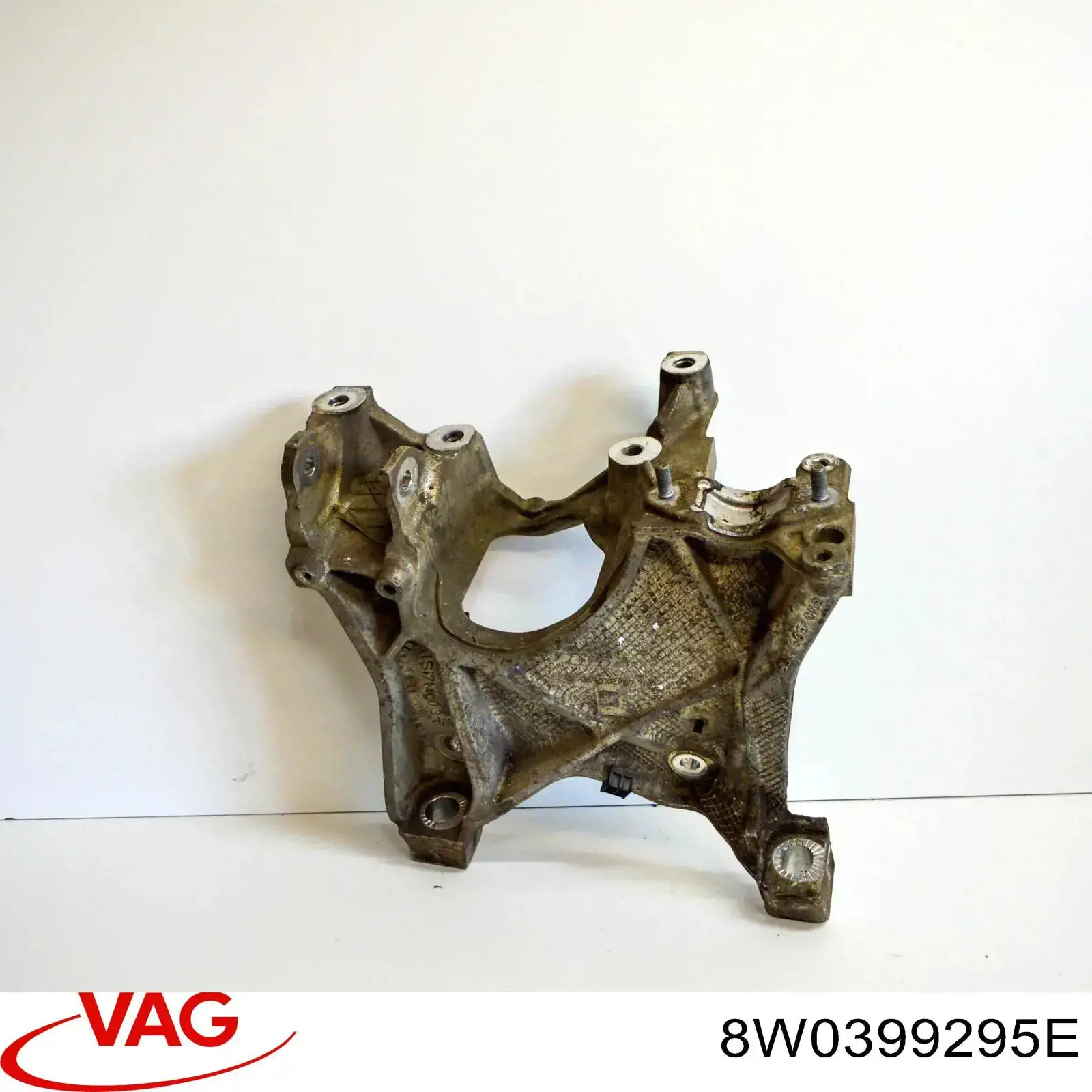 Кронштейн передньої балки VAG 8W0399295E ціна, від 139.36 USD