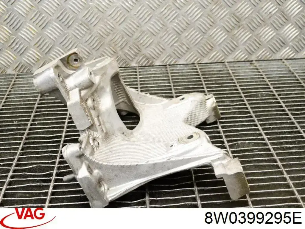 Купити 8W0399295E VAG Кронштейн передньої балки