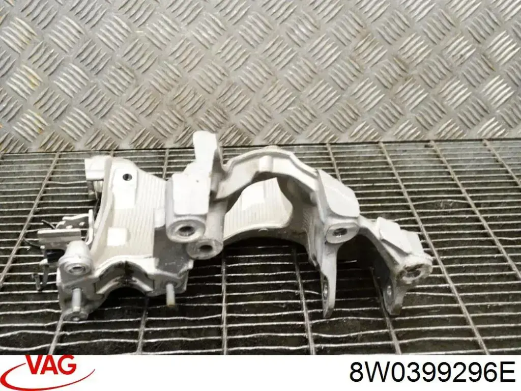 Купити 8W0399296D VAG Кронштейн передньої балки