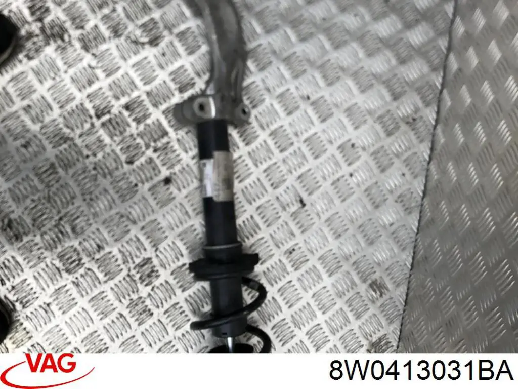 8W0413031BA VAG Стійка передня