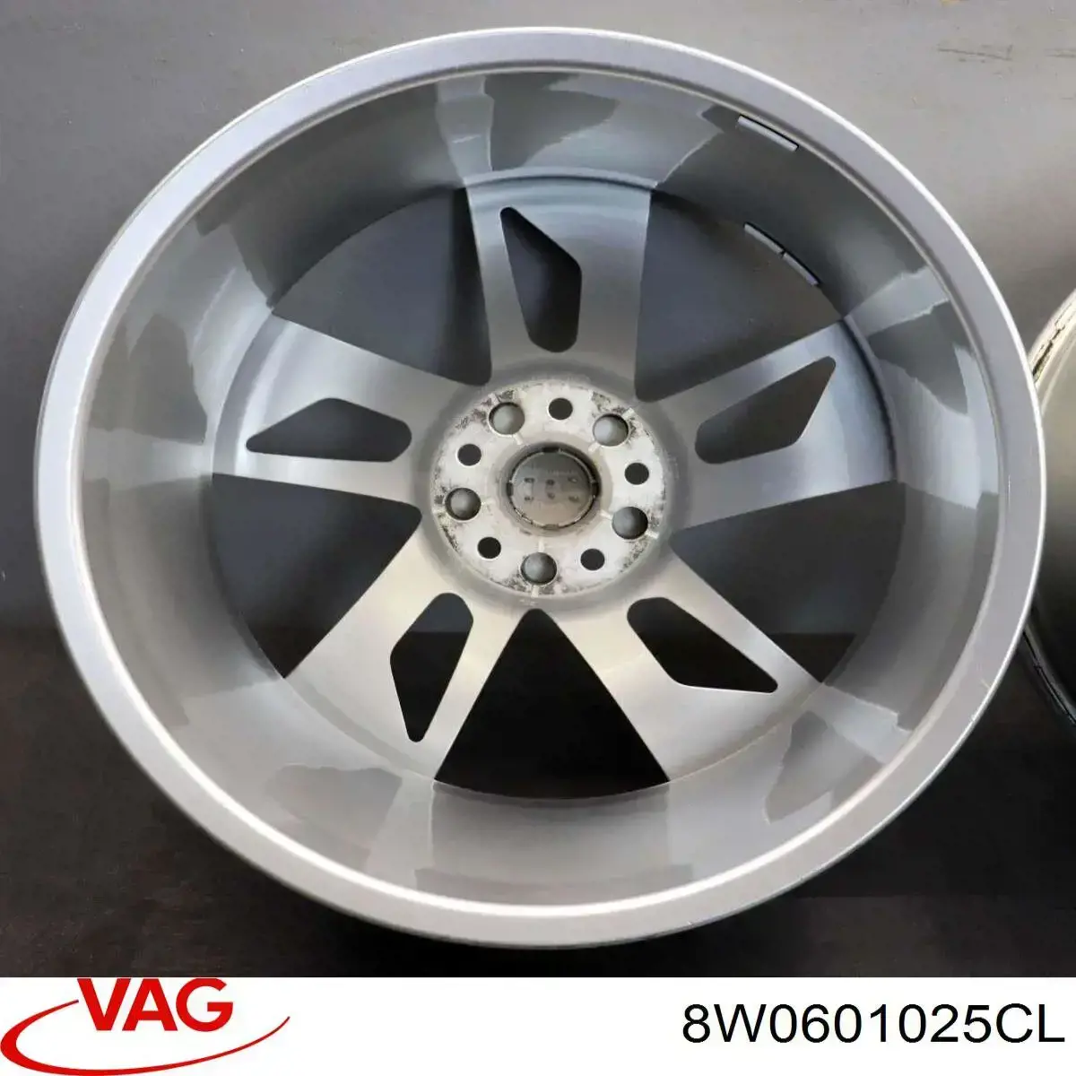 Диски колісні литі (легкосплавні, титанові) 8W0601025CL VAG