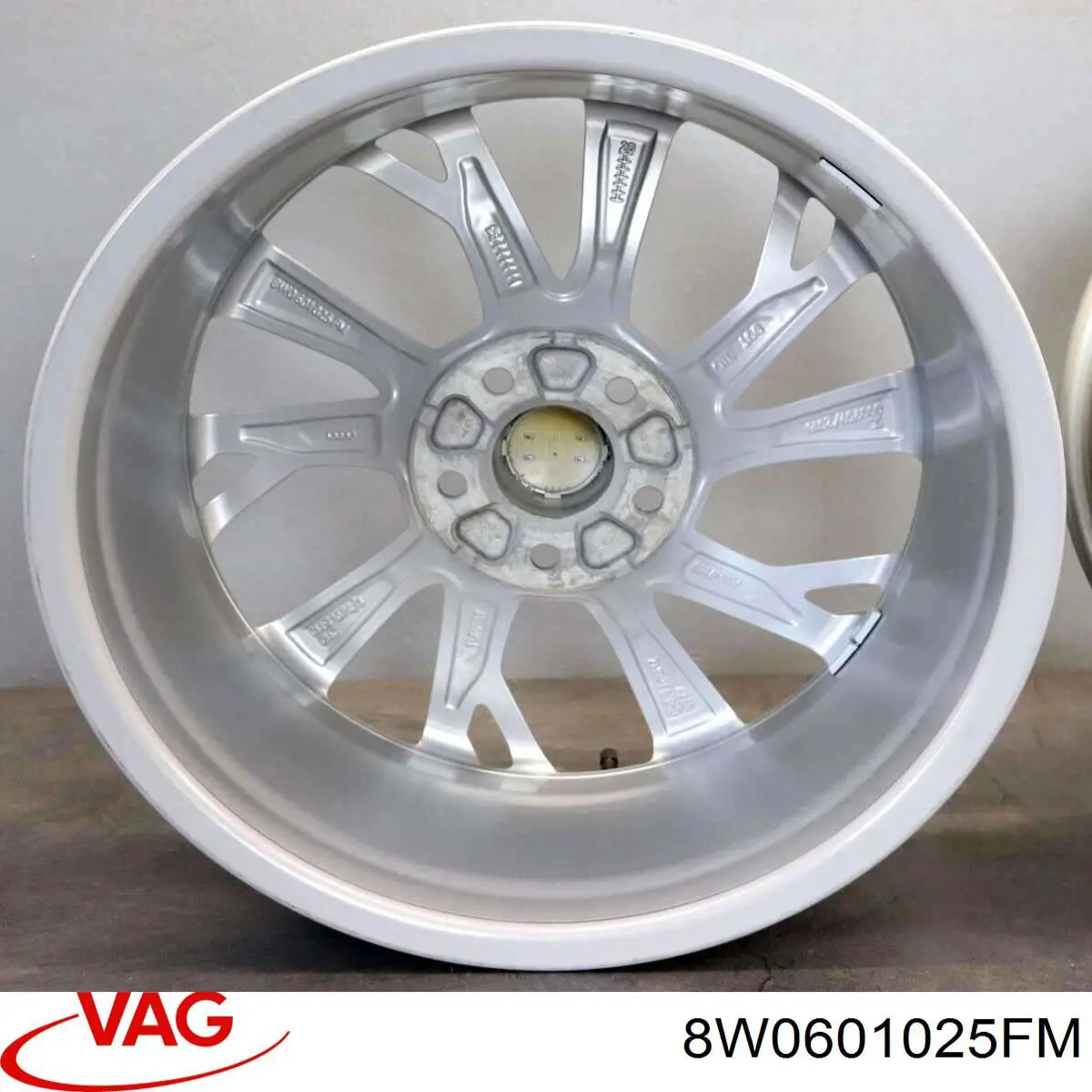  8W0601025FM VAG