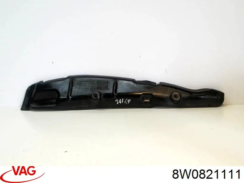 Ущільнювач крила 8W0821111 VAG