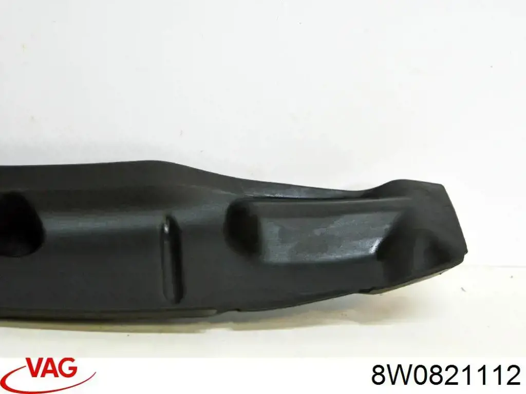 Ущільнювач крила 8W0821112 VAG