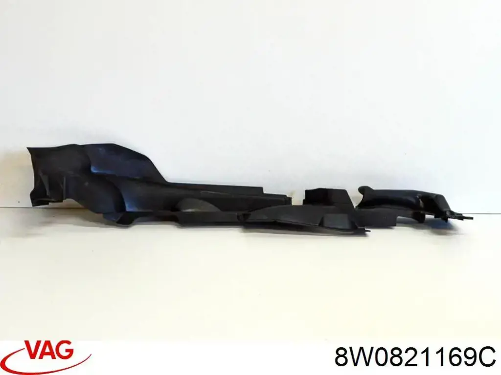Купити 8W0821169C VAG Заглушка жабо збоку