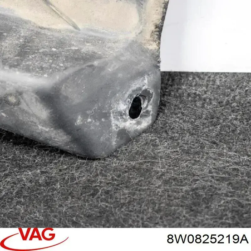 Захист днища, задній правий VAG 8W0825219A ціна, від 19.00 USD